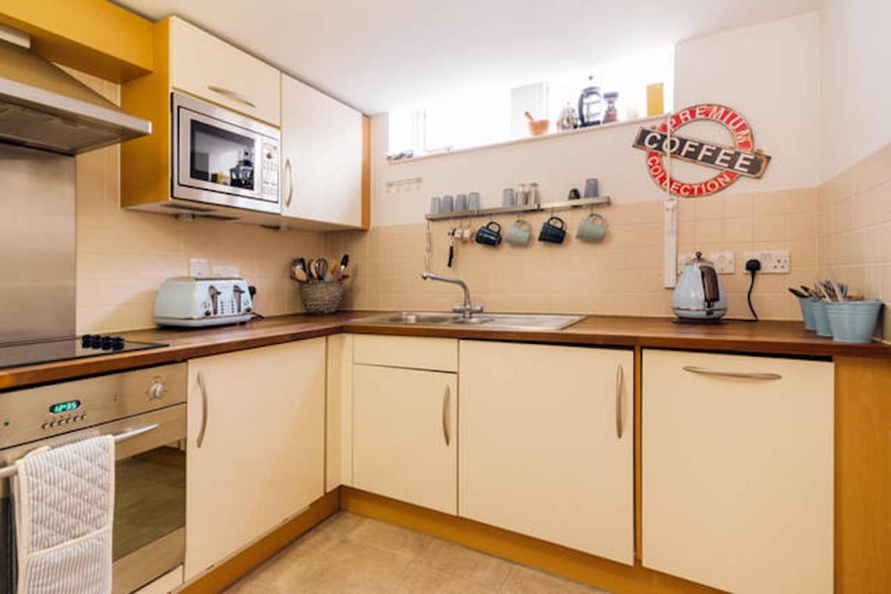 Central 2-Bed, 2-Bath Sanctuary Near Holborn Station, Covent Garden & West End Лондон Екстер'єр фото